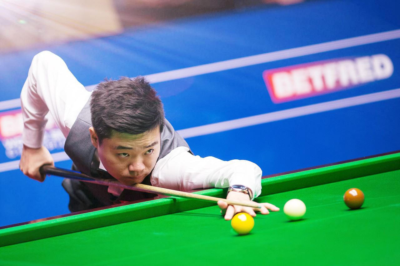 对年轻球员 对年轻球员